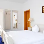 Fuerstenhof Garni Hotel 4*